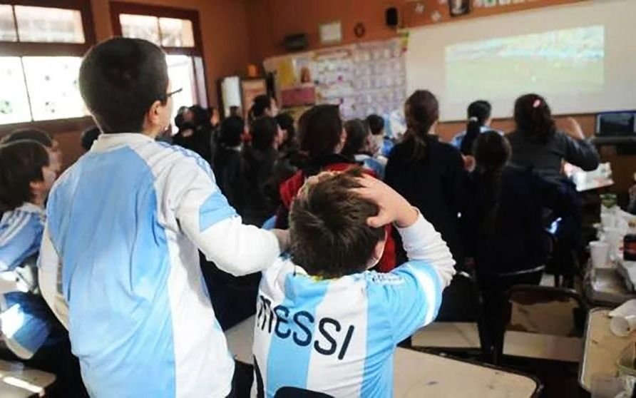 Qatar 2022: ¿los alumnos podrán ver los partidos de Argentina en las escuelas de La Plata?