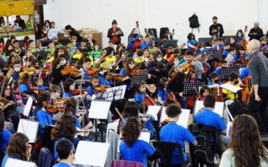 Los chicos de la Escuela Orquesta de Berisso llegan hoy con su música al Teatro Argentino