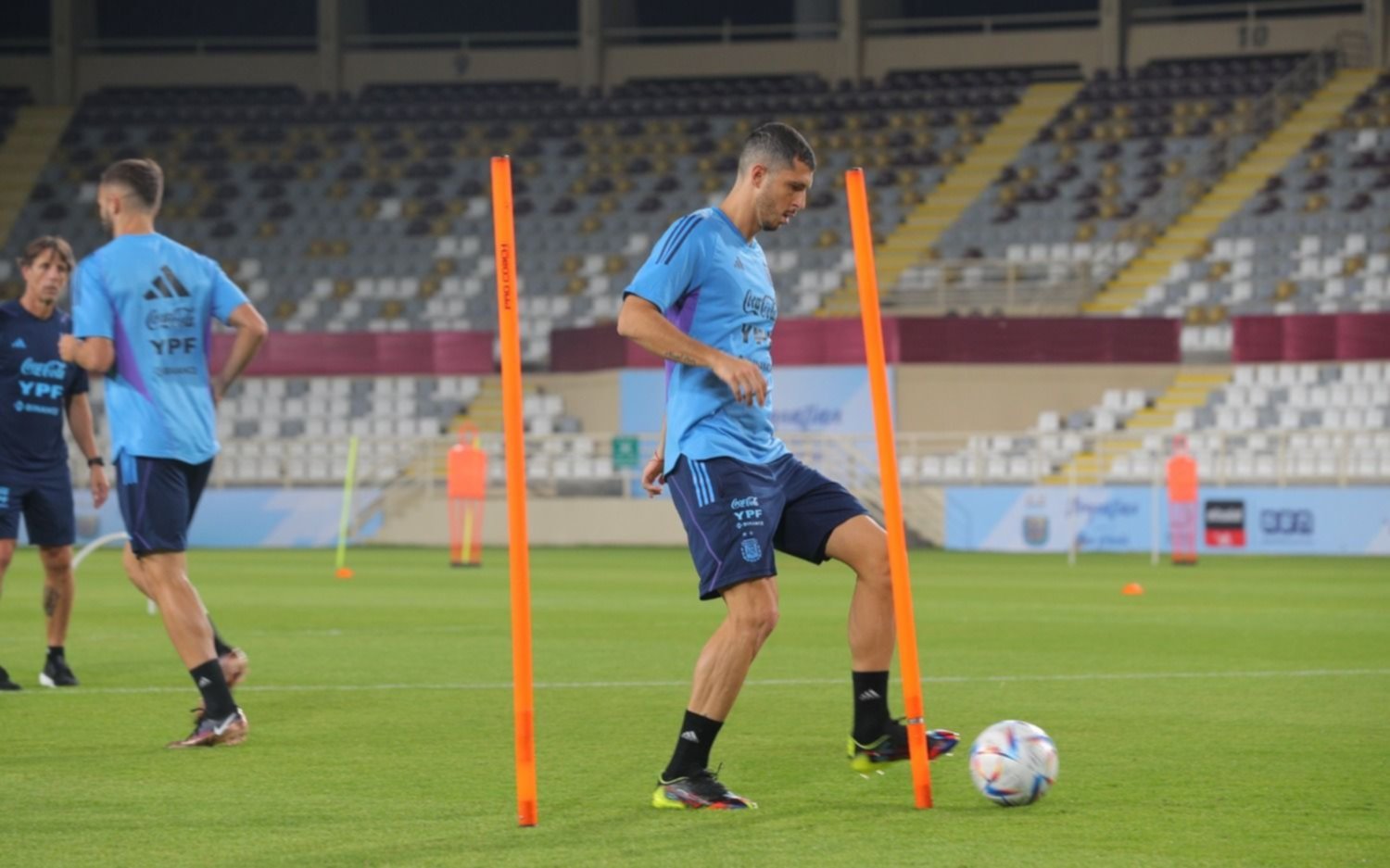 Rumbo a Qatar 2022: la Selección Argentina entrenó por primera vez en Abu Dhabi