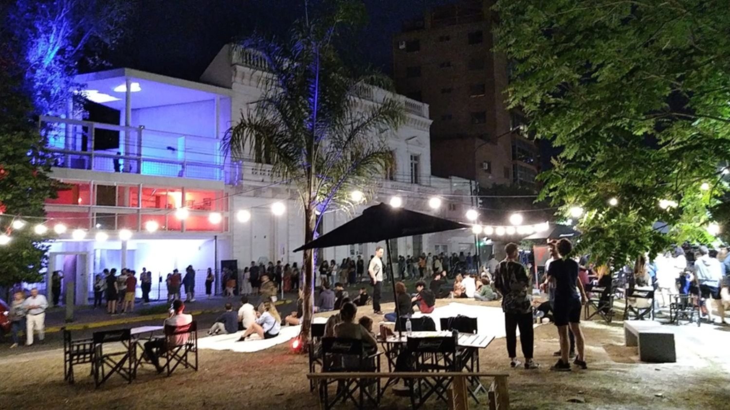 Así se vive la noche de "Los Museos a la Luz de la Luna" en La Plata