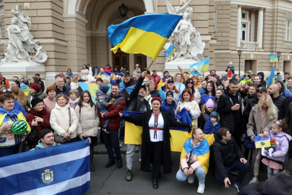 Tras la retirada rusa y el festejo ucraniano, buscan estabilizar a Jersón