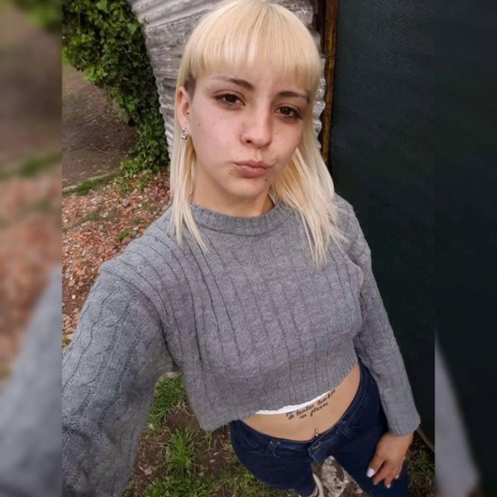Murió una joven tras caer de la moto en Los Hornos