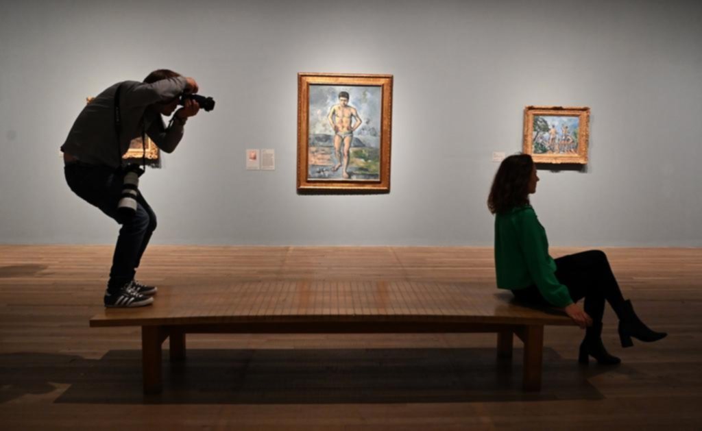 Cézanne se luce en Londres: su viraje desde lo oscuro al estilo refinado