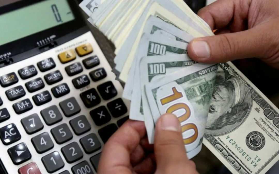 Consultoras y Bancos, con pronósticos para el 2023 y 2024: a cuánto llegaría el dólar y la inflación