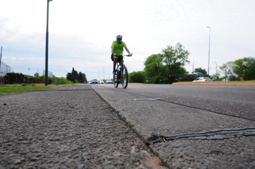 Crece el mapa de calles destruidas que suman riesgo vial en la Ciudad