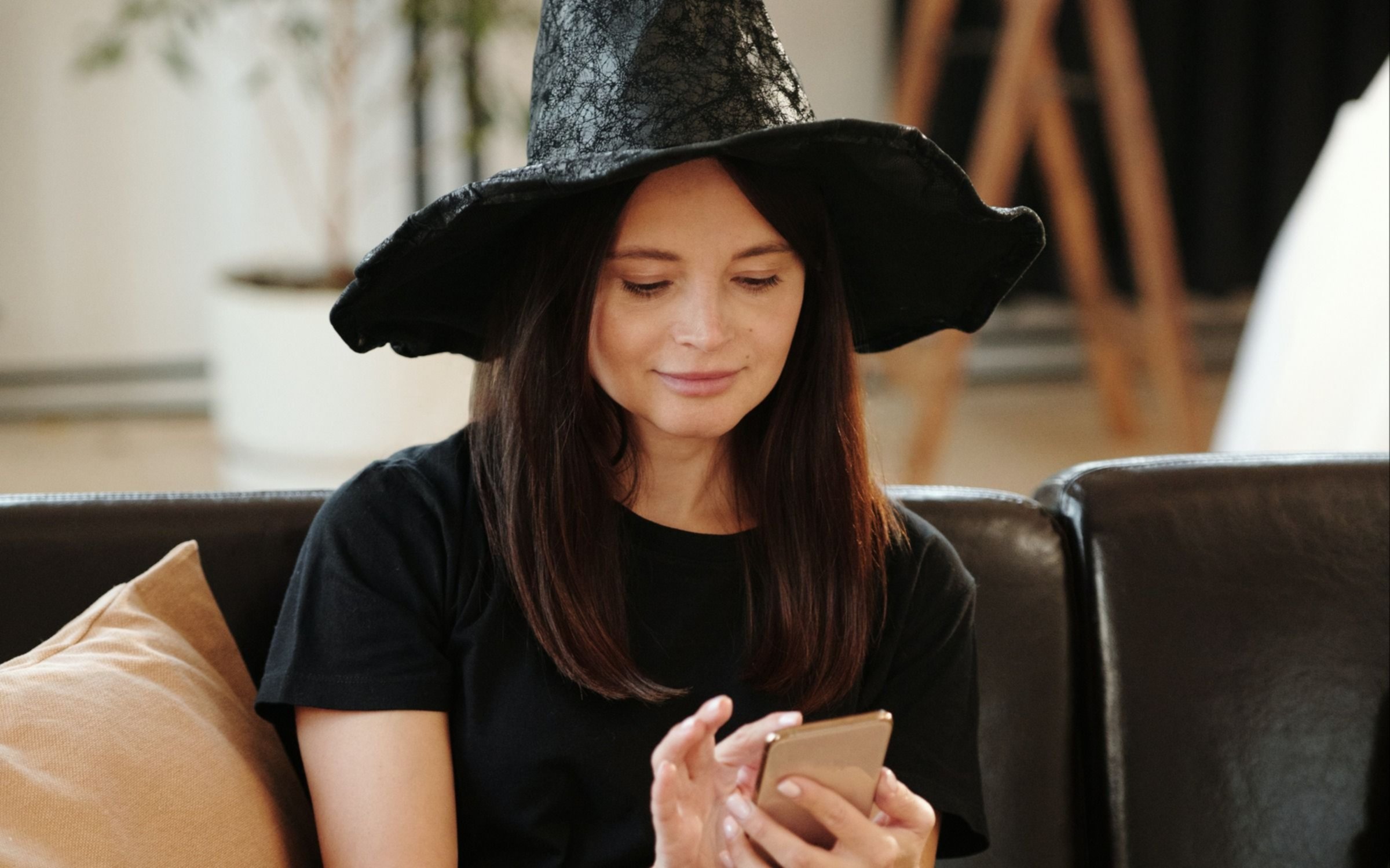Witchtok: la brujería “arrasa” en las redes sociales
