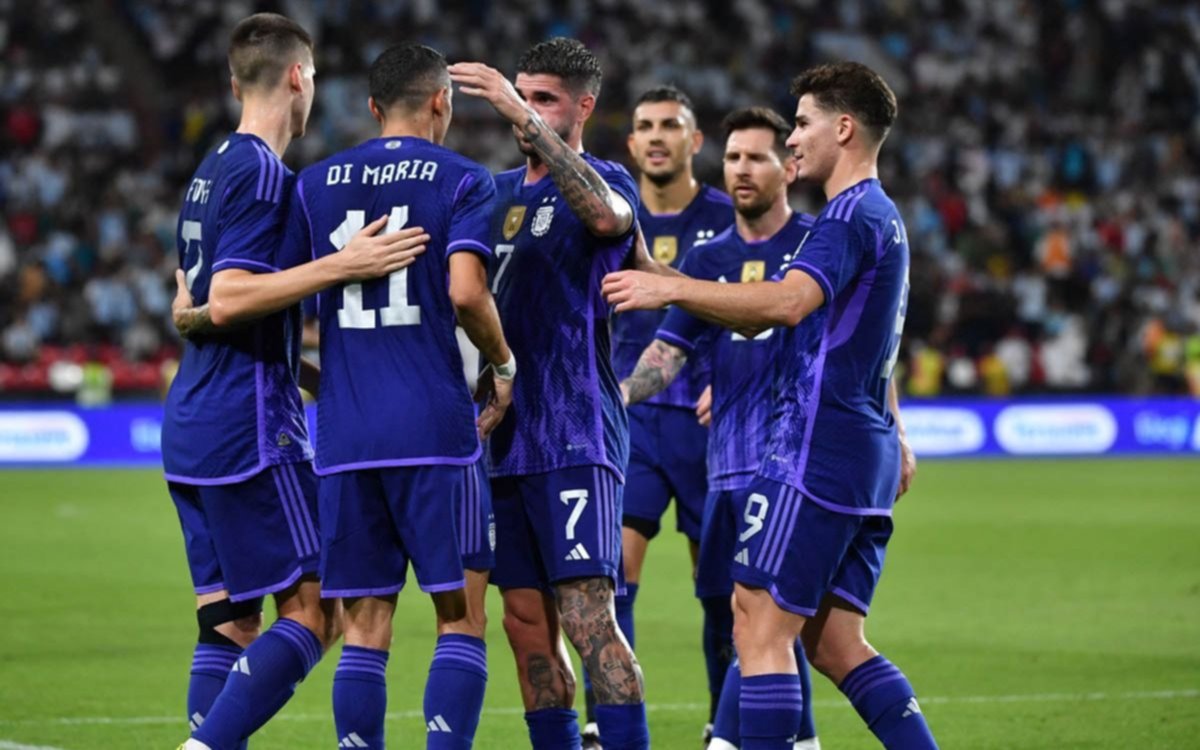 Argentina goleó a Emiratos Árabes Unidos por 5 a 0 en su última prueba antes del Mundial