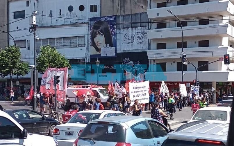 Corte de tránsito en 7 y 50 por una protesta