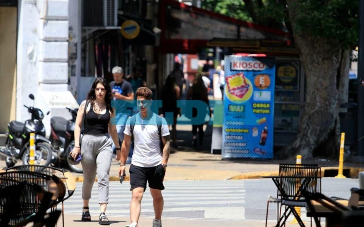 ¡Qué calor! El termómetro superó los 30 grados y así continuará el clima en La Plata