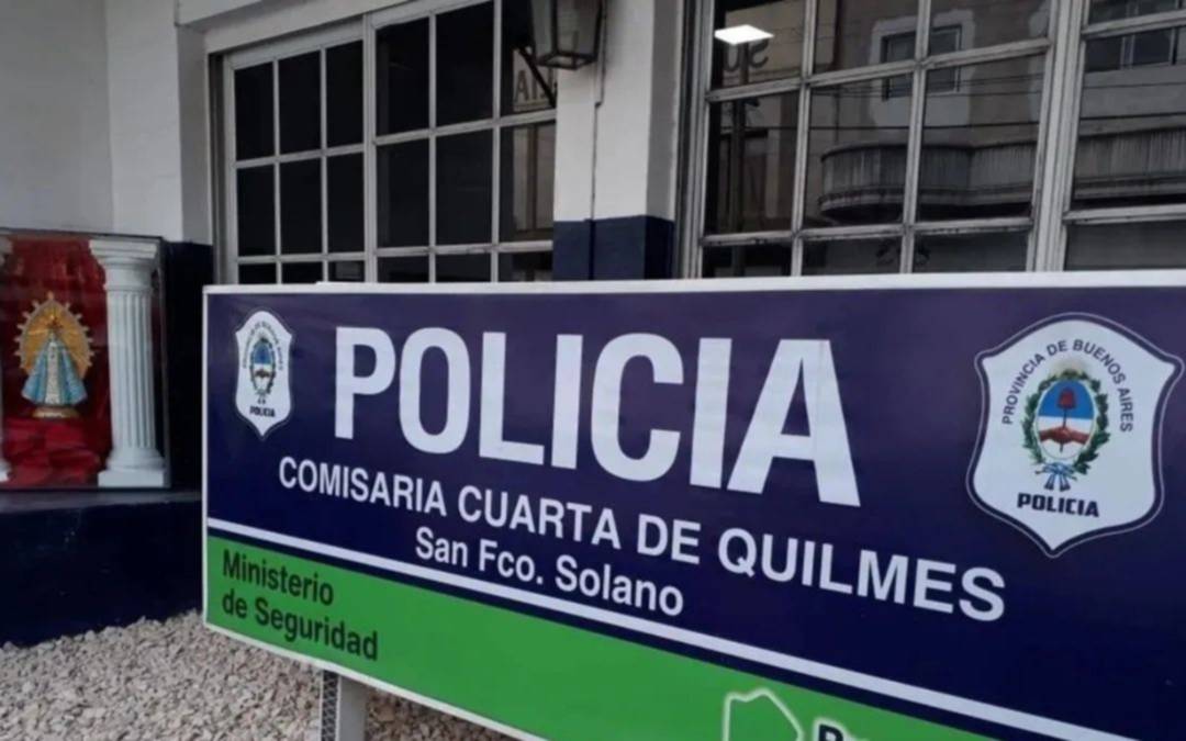 Iban a la escuela y les robaron hasta las zapatillas