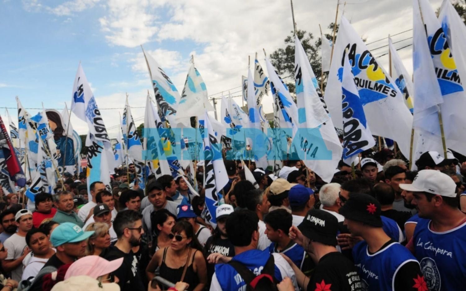 Fotos | Miles de militantes al ritmo del calor en 25 y 32