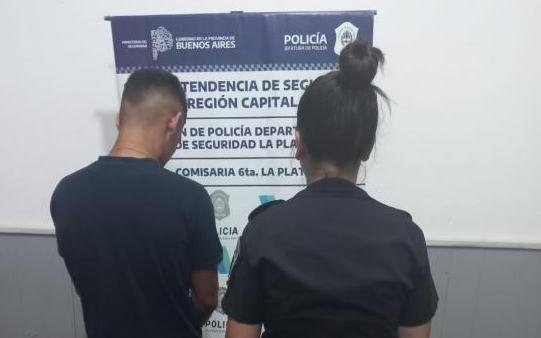 Robaba datos de tarjetas a los clientes y hacía compras online: preso por estafa