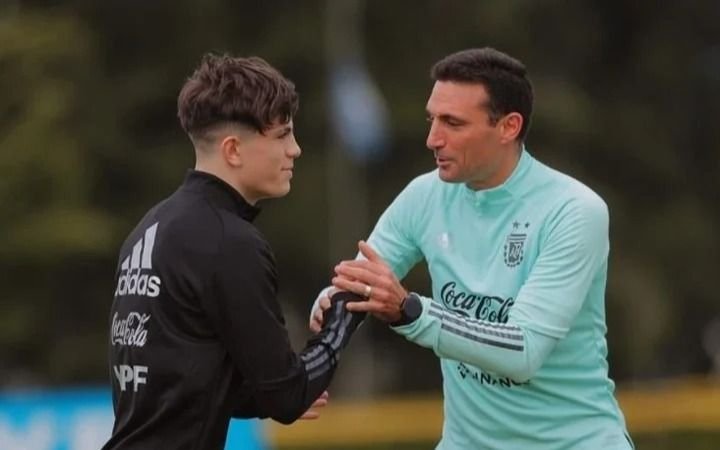 Garnacho: el juvenil del que habla todo el mundo y un polémico "me gusta" dedicado a Scaloni
