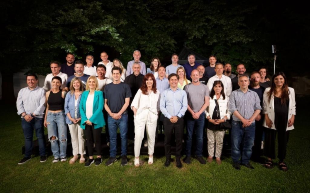 Kicillof, Máximo y varios intendentes en un asado con Cristina