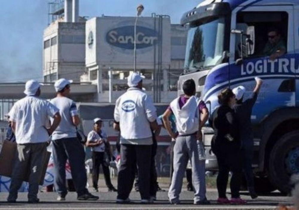 Anuncian un paro total y sorpresivo en la industria láctea por las paritarias