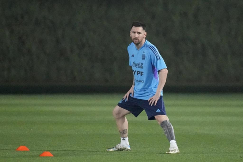 Messi se entrenó diferenciado, preocupó, pero no hay lesión