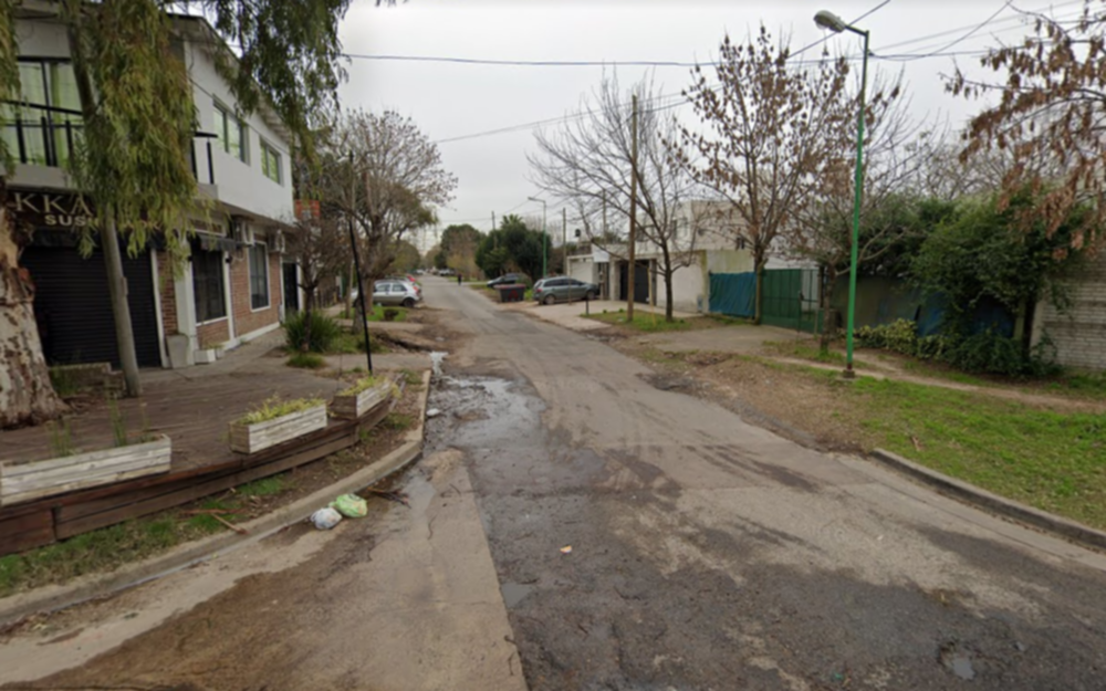 Vecinos de Gonnet reclaman por falta de agua, tras una obra de ABSA
