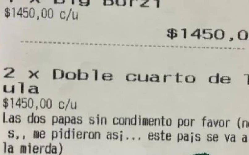 Pidió papas "sin condimento" en hamburguesería de La Plata y la descripción fue viral