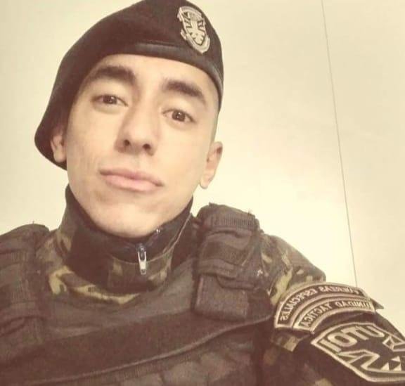 Otra tragedia en dos ruedas: un policía murió tras chocar contra un auto