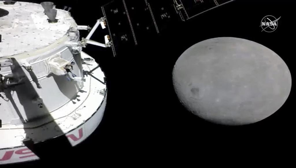 Luna rodeada: la cápsula Orion, muy cerca