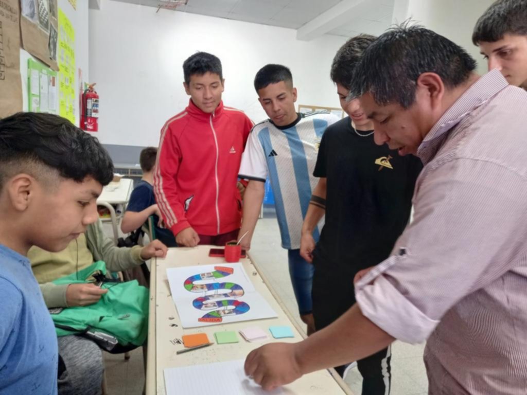Más de 100 alumnos en una maratón de matemática en Arana