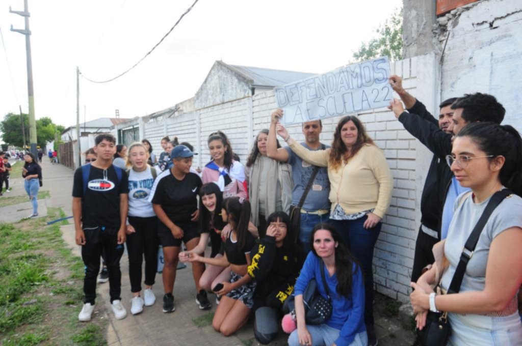 Abrazo a la escuela que sufrió un incendio