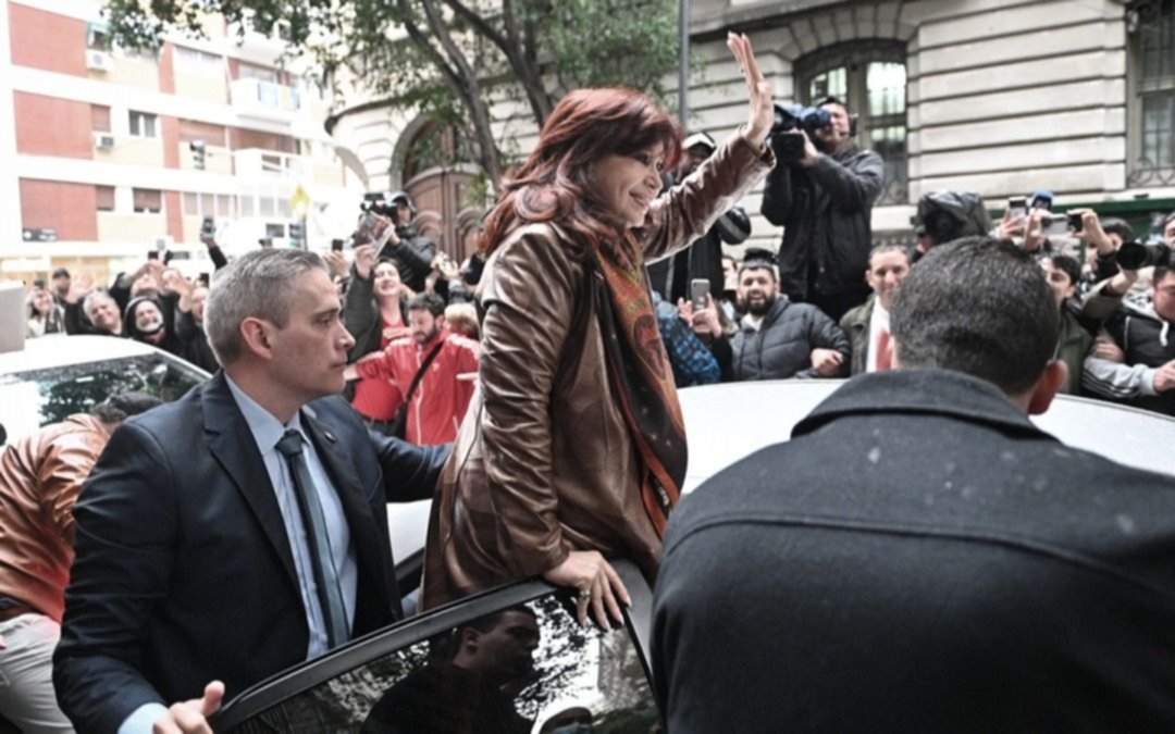"Si le pasa algo a la Vicepresidenta...": abogados de Cristina insisten en apartar a la jueza Capuchetti