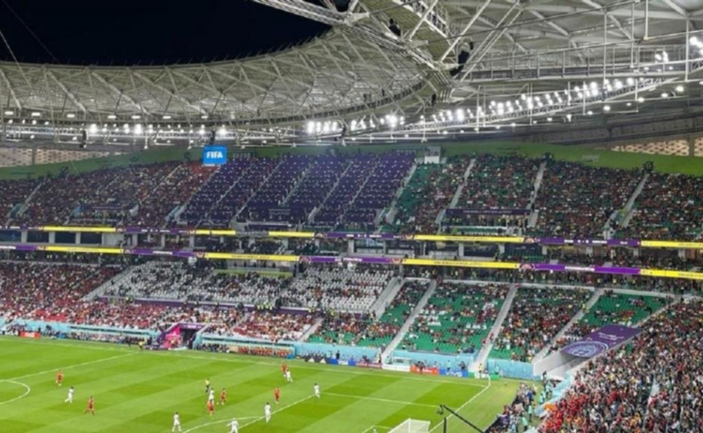 La asistencia a los estadios en Qatar, eje de la discusión