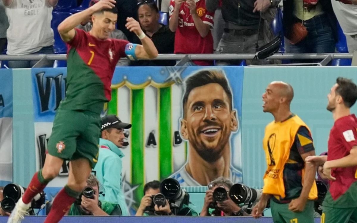 Cristiano Ronaldo alcanzó un récord mundial: llamativo festejo junto a una bandera de Messi