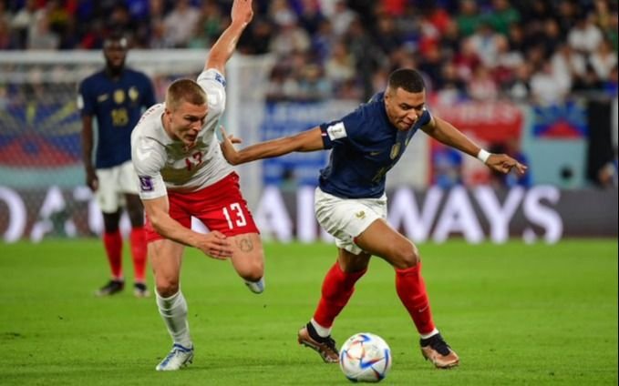 Francia le ganó 2-1 a Dinamarca y el último campeón está en octavos