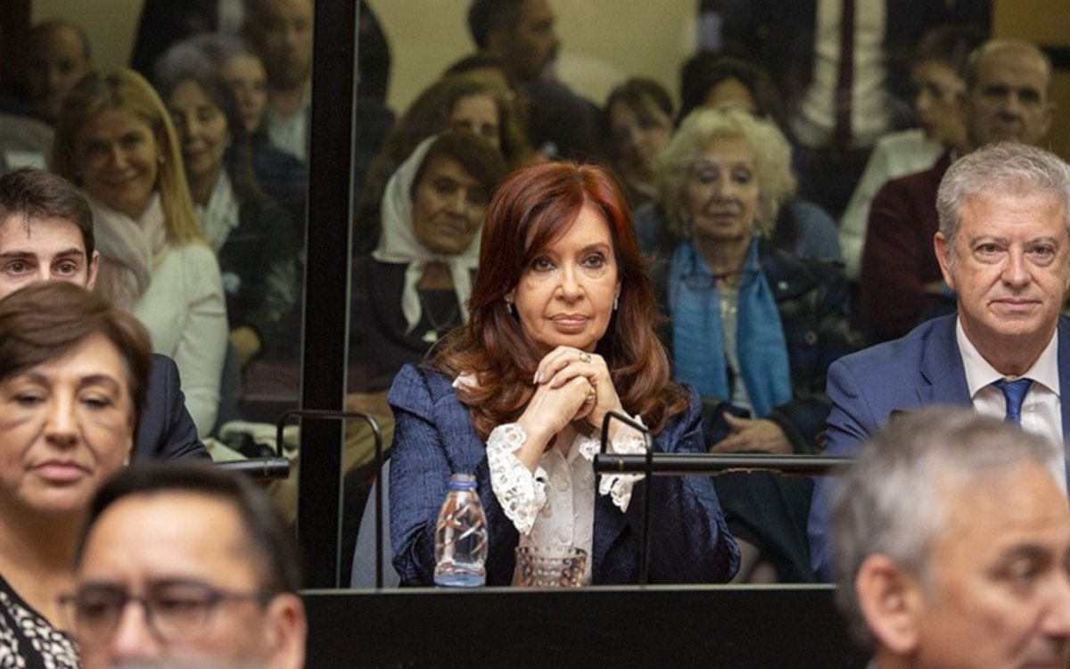 Juicio obra pública: este martes, Cristina Kirchner deberá presentarse en una nueva audiencia