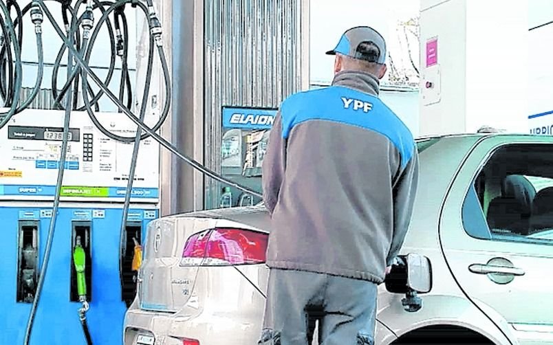 Combustibles a "precios justos": el Gobierno busca ponerle un tope a los aumentos