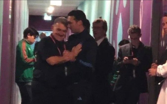 Más palos para el "Tata" Martino en México: ahora por sacarse una foto con Scaloni