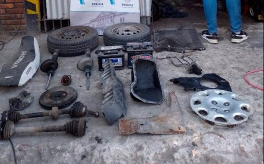 Clausuran dos talleres mecánicos en Quilmes Oeste por autopartes ilegales