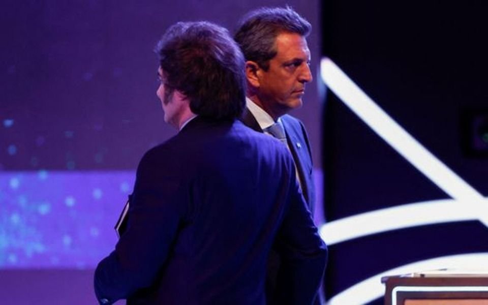 Elecciones 2023.- "Campaña sucia" y "no tiene precio": fuerte cruce entre Javier Milei y Sergio Massa