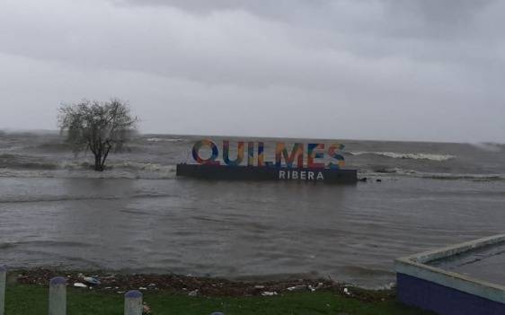 Por la sudestada continúan los problemas en la ribera de Quilmes