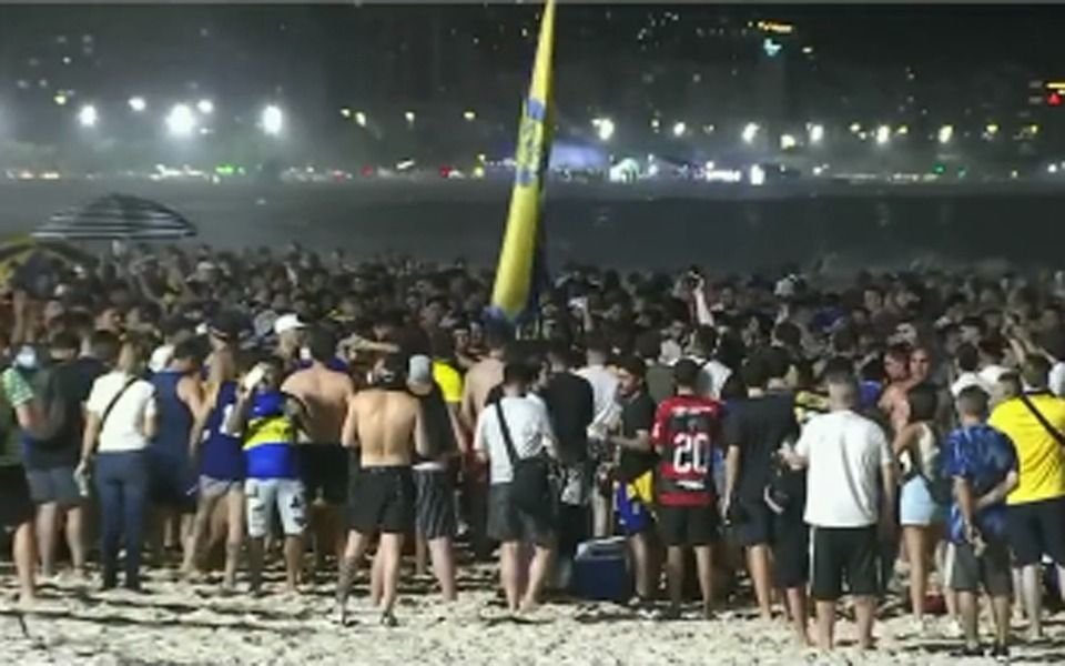 Locura en Río de Janeiro: gases, emboscadas, corridas y represión a los hinchas de Boca