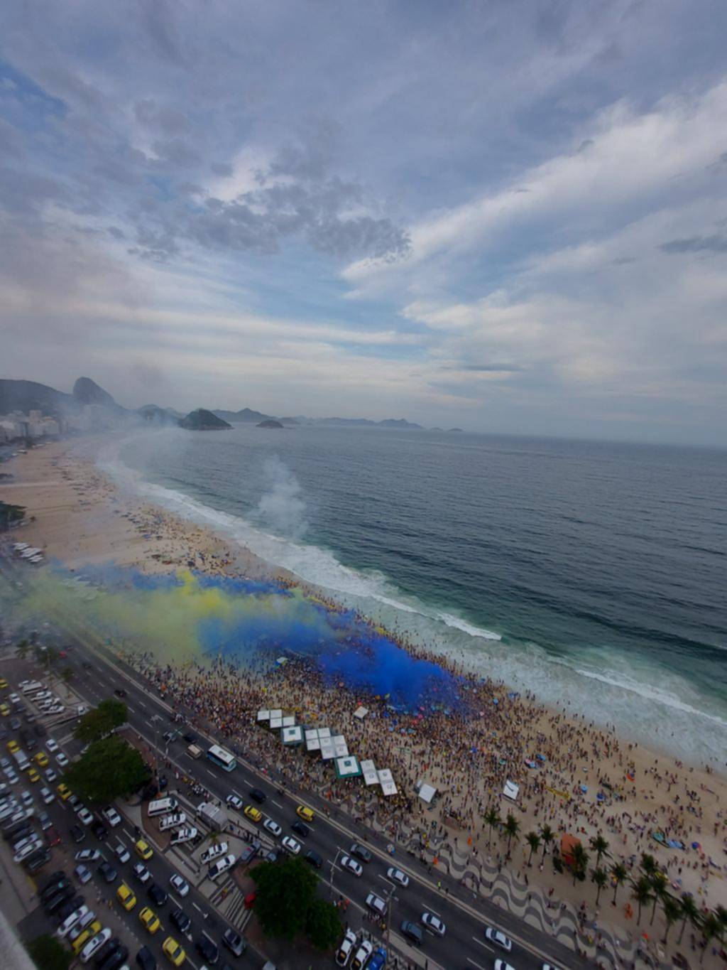 Banderazo histórico de los hinchas de Boca en Copacabana