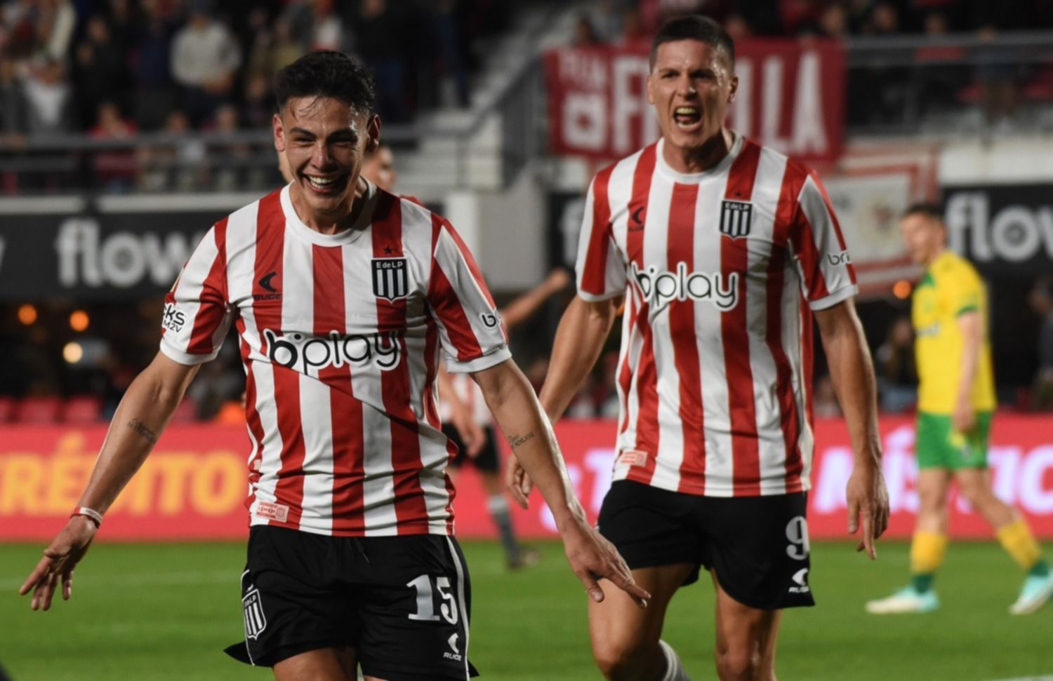 Meritorio repunte y triunfo vital de Estudiantes ante Defensa y Justicia 2 a 1, que lo acerca a la Libertadores