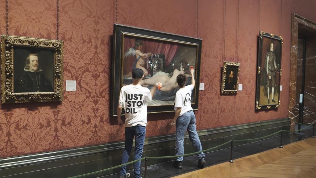 Activistas atacaron a martillazos una obra de Velázquez