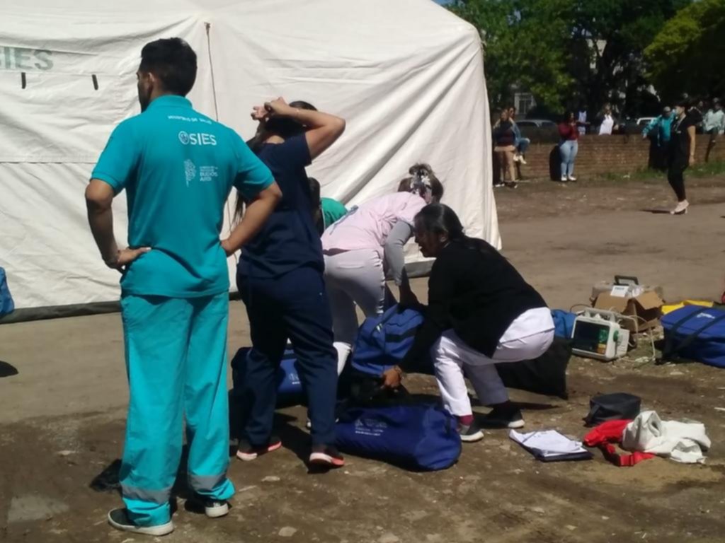 Se realizó un simulacro de accidente frente al hospital San Martín