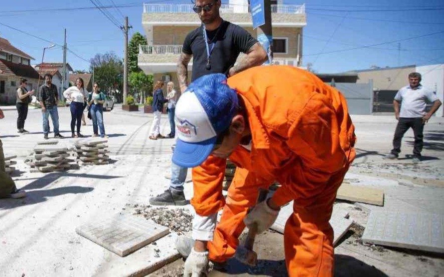 Repavimentación de la avenida Andrés Baranda en Quilmes Oeste