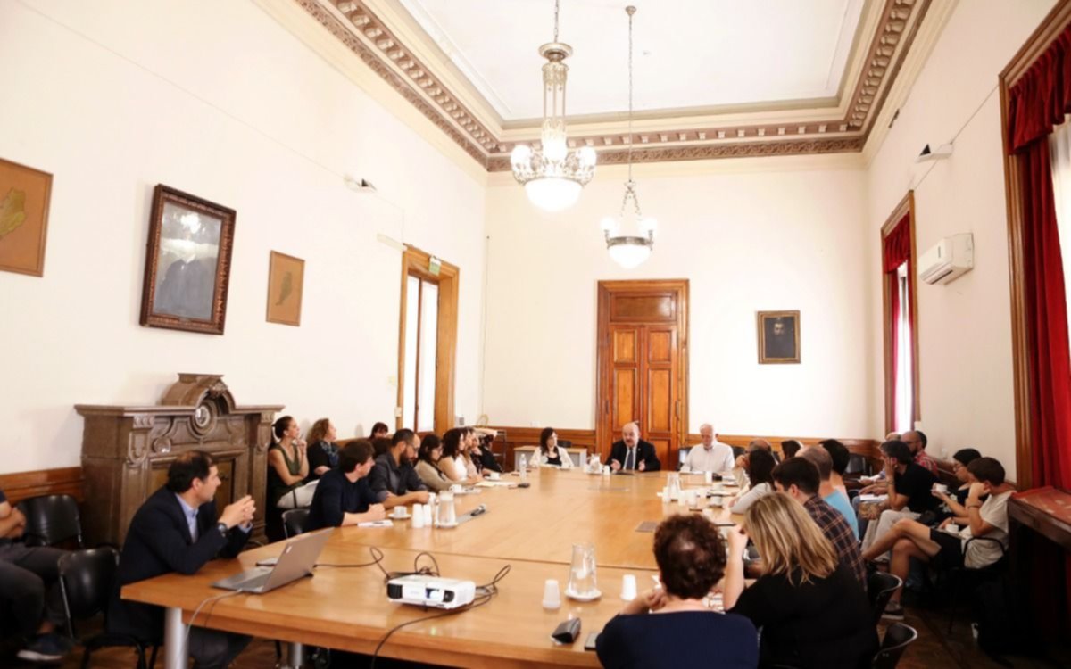 La UNLP creó la Mesa de Inteligencia Artificial