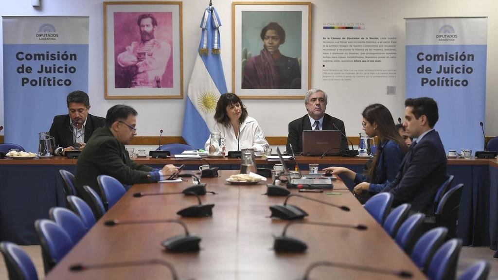 VIDEO.- Gritos, chicanas y tensión en el Congreso por el escándalo de espionaje