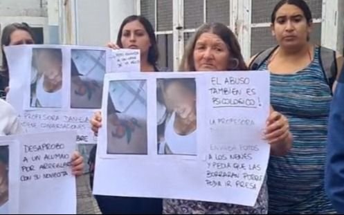 "La maestra le dio un beso en la escuela y encontramos una carta": habló un nene y amplían la denuncia por grooming en La Plata