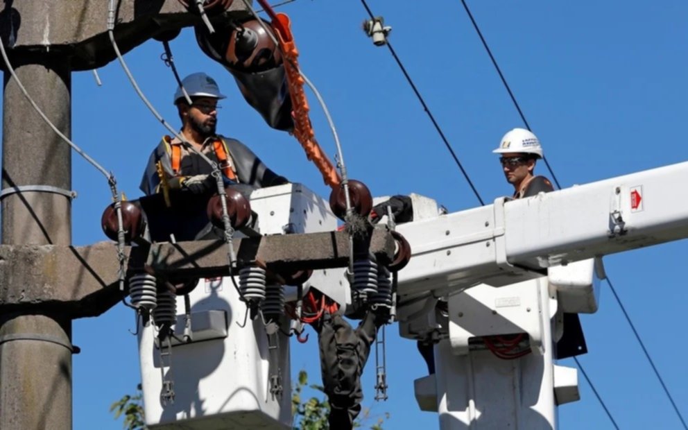 Cientos de vecinos sin luz tras incendiarse un transformador en Quilmes