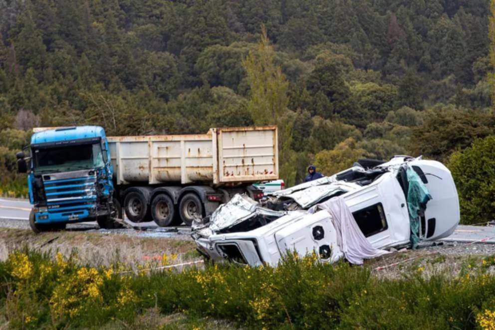 Seis turistas murieron en un brutal choque frontal