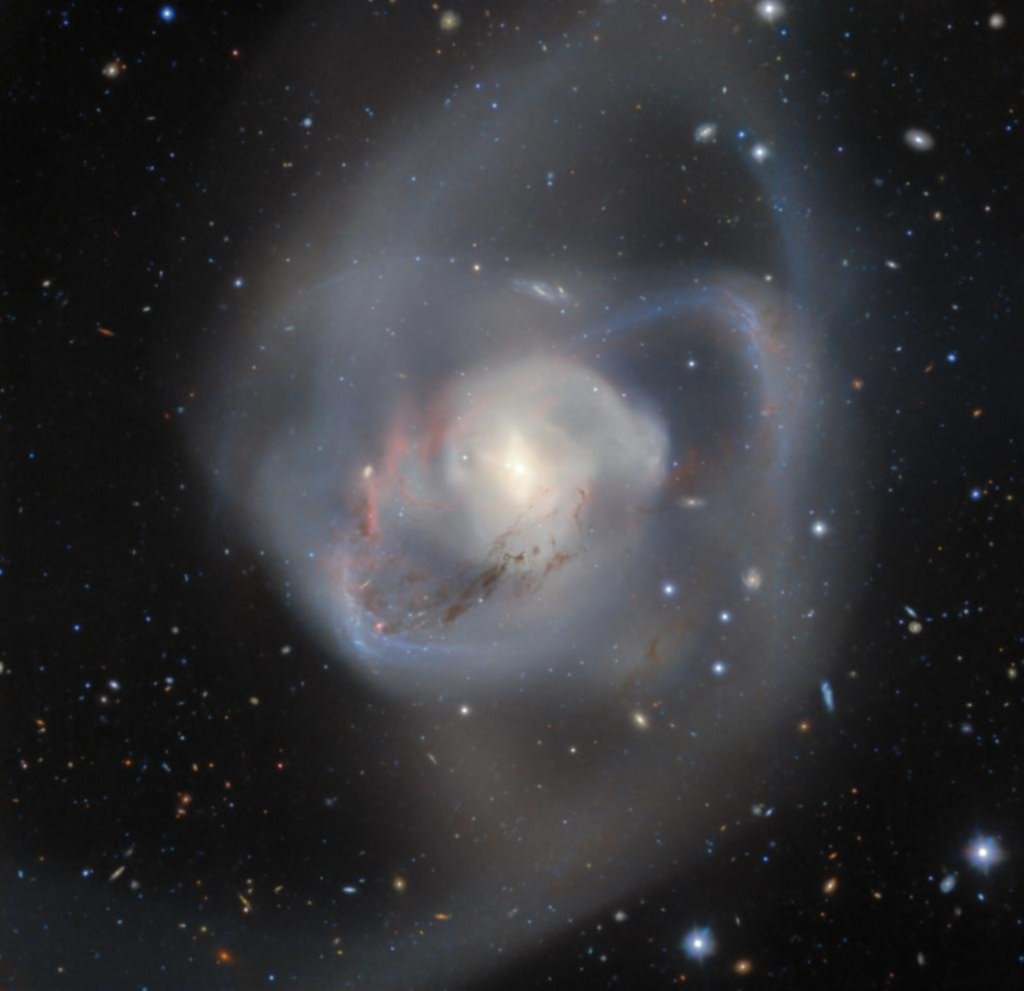Detectan “algodón de azúcar cósmico” tras el choque de galaxias