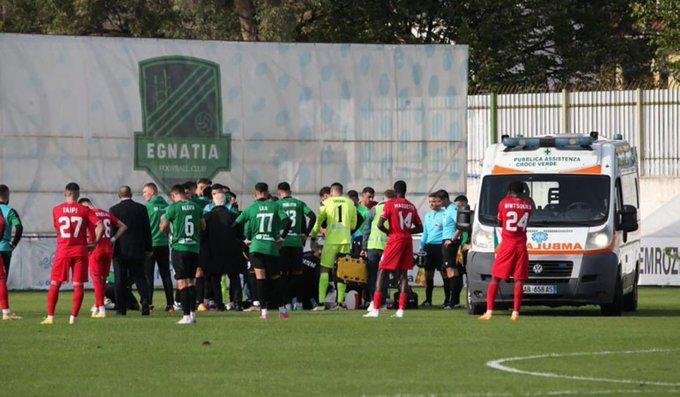 Se desplomó en medio del partido