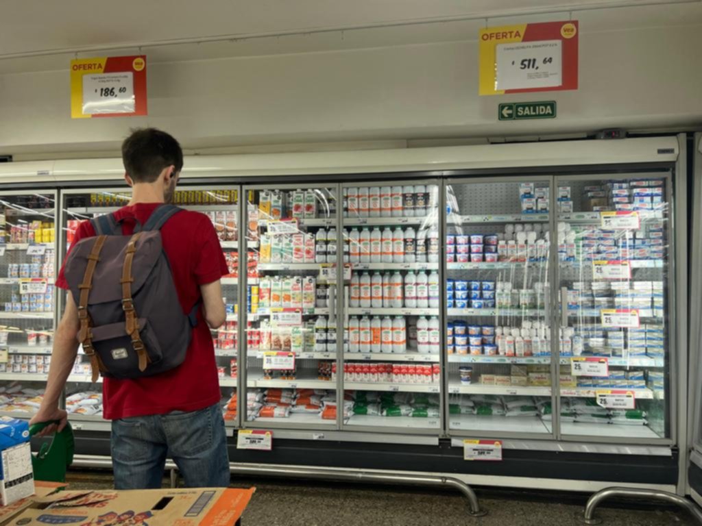Lácteos por las nubes: la leche promedia los $500